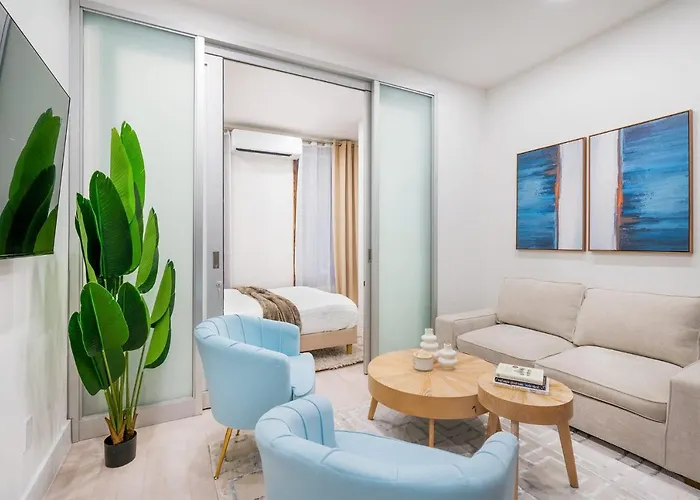 317-2A Sleek Modern 1Br Ues W D
